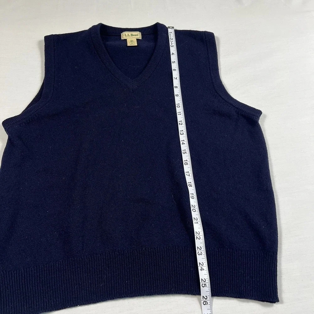 LL Bean Lambswool V Neck Vest Mens Medium Navy Made in Scotland Preppy Vintage